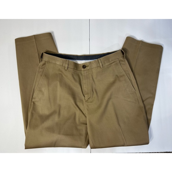 Men's Haggar Classic Fit Premium No Iron Khaki Slacks - Picture 1 of 3